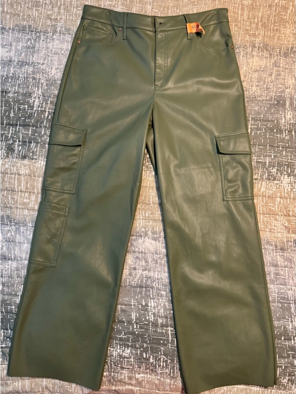 Express - NWOT-Women’s Olive Green Faux Leather Cargo Pants - Size 14 (Not Plus)